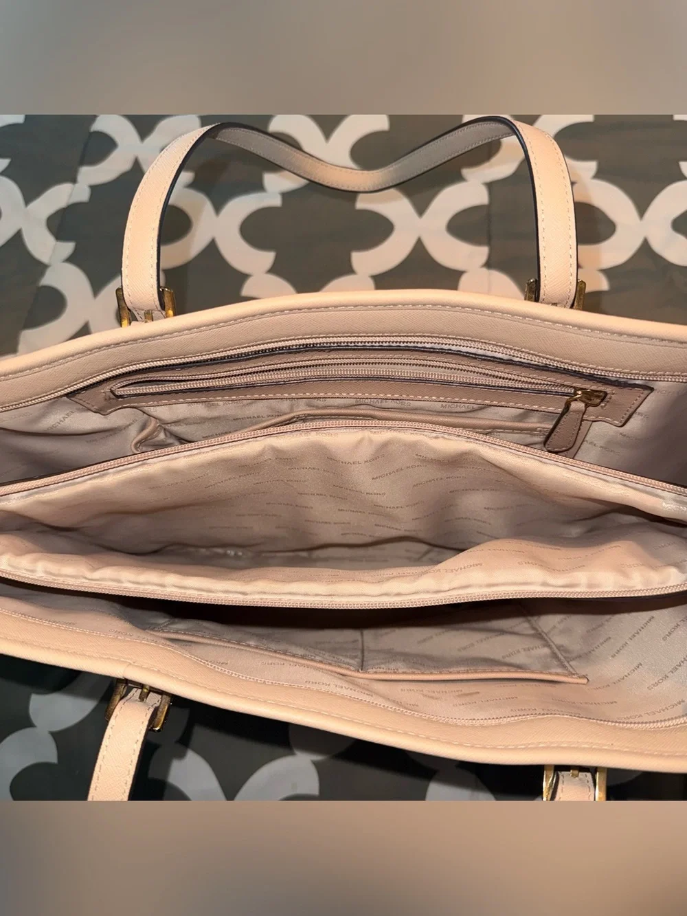 Michael Kors Jet Set Saffiano Leather Top-Zip Tote Pale Tan Blush Gold Hardware